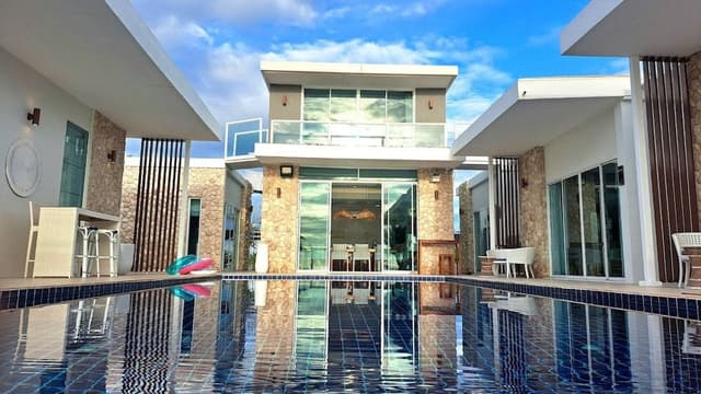 Luxury 6-Bedroom Beach Front Villa