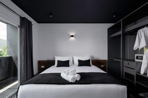 Deluxe Double Room with Balcony and Mountain view