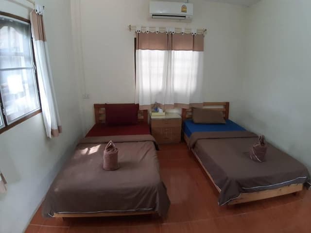 Standard Twin Beds Room