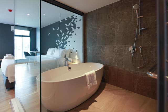 1 King Suite