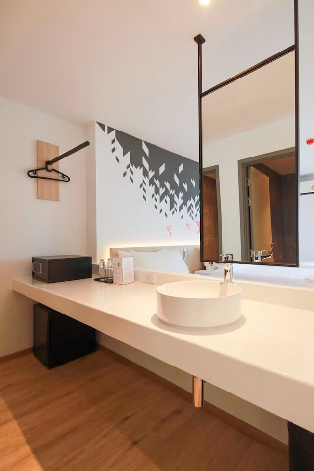 Deluxe Triple Room, City View