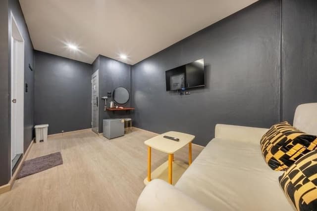 Superior Twin Room With Private Bathroom