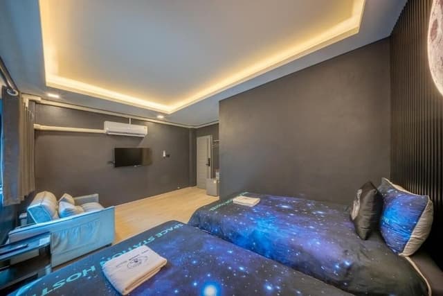Superior Twin Room With Private Bathroom