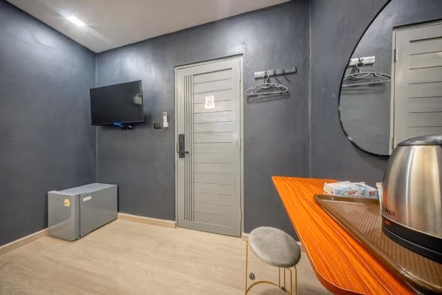 Standard King Room With Private Bathroom
