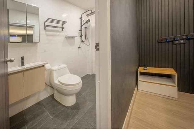 Standard King Room With Private Bathroom