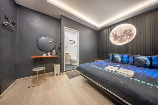 Standard King Room With Private Bathroom
