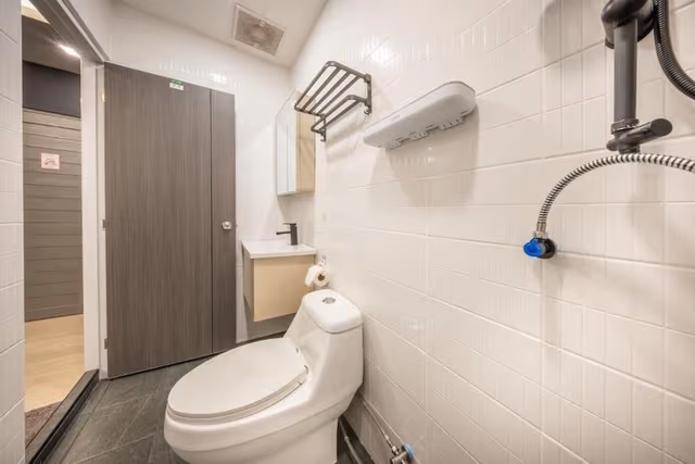 Standard King Room With Private Bathroom