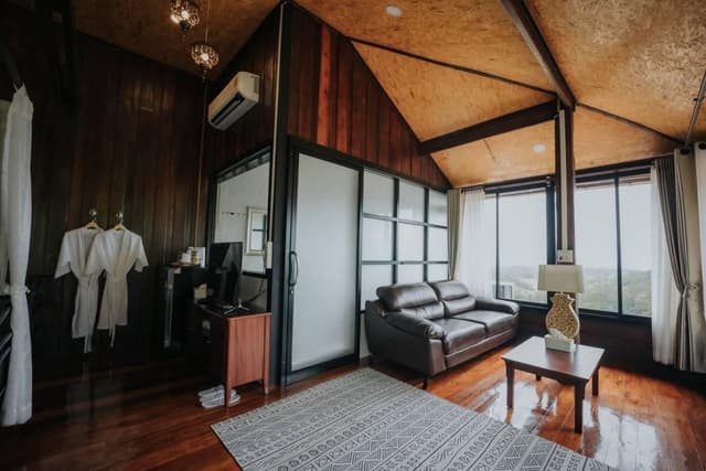 Deluxe Home