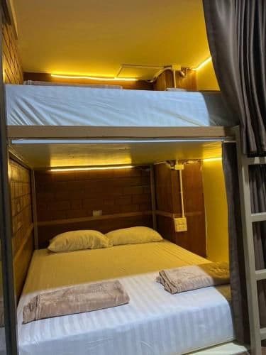 Queen Capsule in Mixed Dormitory Room