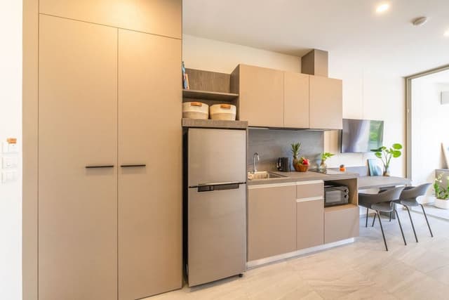 One Bedroom Breeze+Free Coworking Space