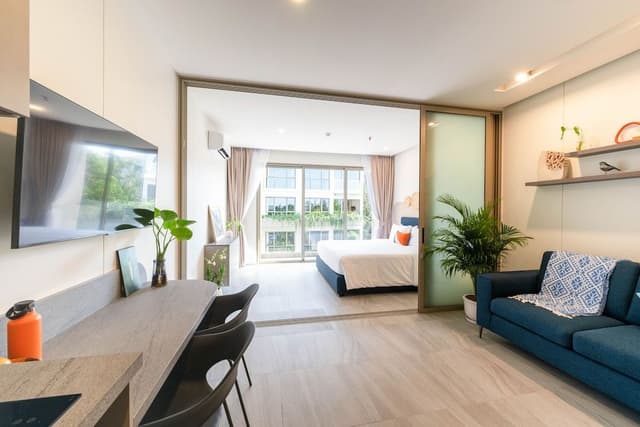 One Bedroom Breeze+Free Coworking Space