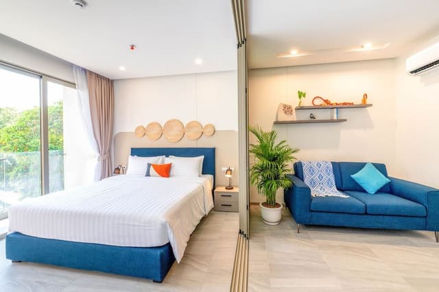 One Bedroom Breeze+Free Coworking Space