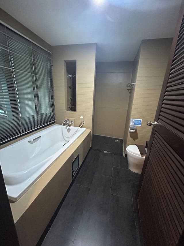 Deluxe Double with Bathtub