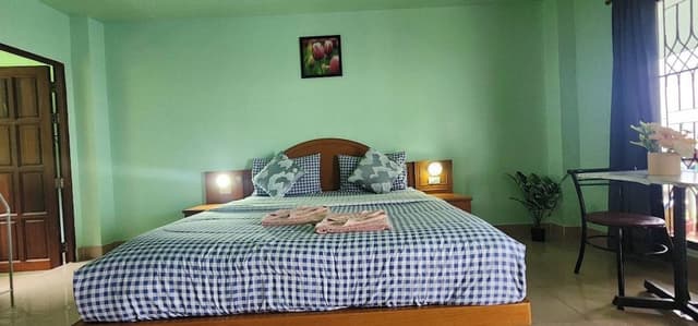 Standard Queen Room