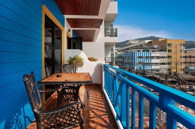 Deluxe Partial Sea View