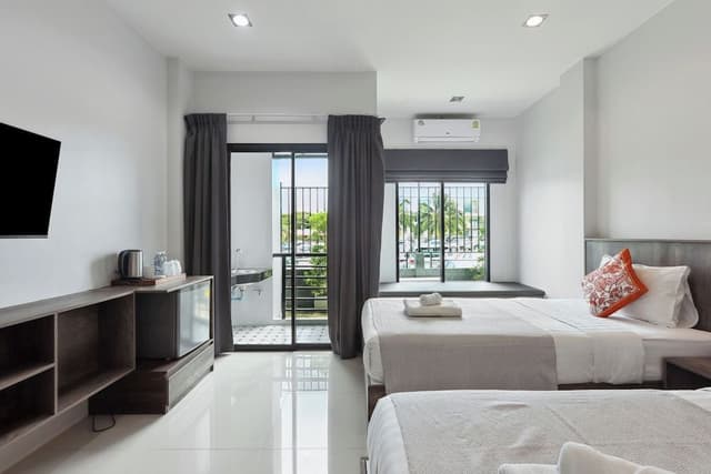 Twin Room, Balcony