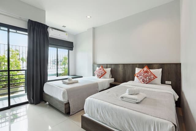 Twin Room, Balcony