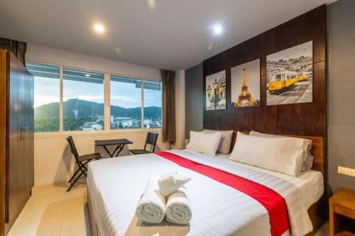 Golden Classic Room City View