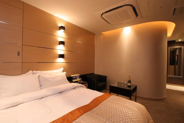 Deluxe Room long stay Check-in 2 PM / Check-out noon, Smoking