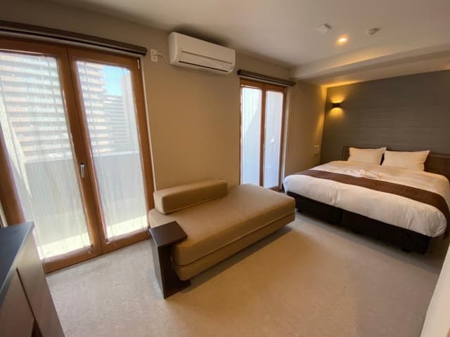 Queen Room - Non-Smoking