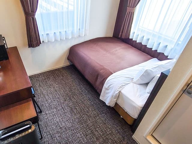 Single Room, Smoking