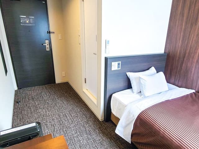 Single Room, Smoking