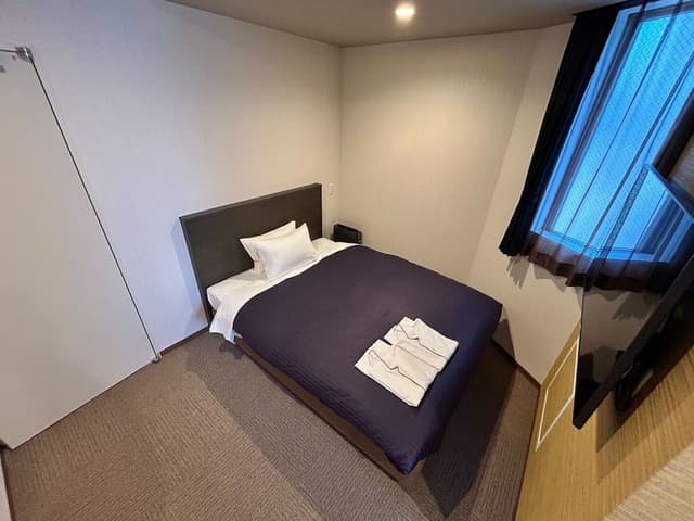 Single Room, Smoking