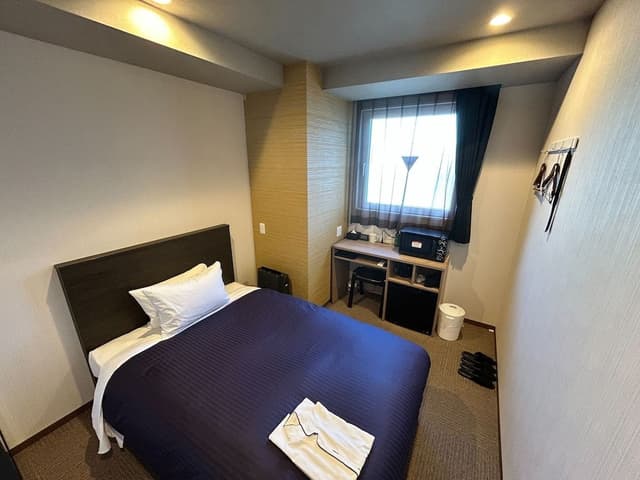 Double Room, Smoking