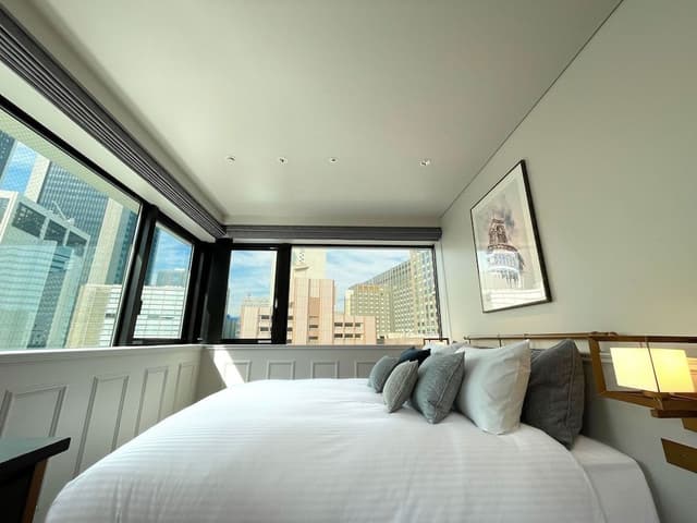 Deluxe Queen Room with Train View, Non Smoking