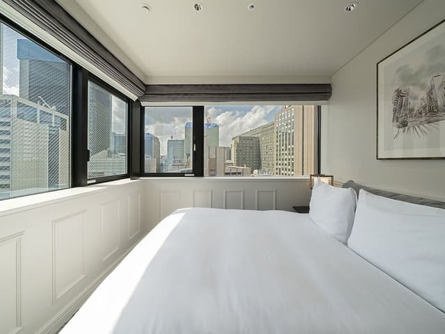 Deluxe Queen Room with Train View, Non Smoking