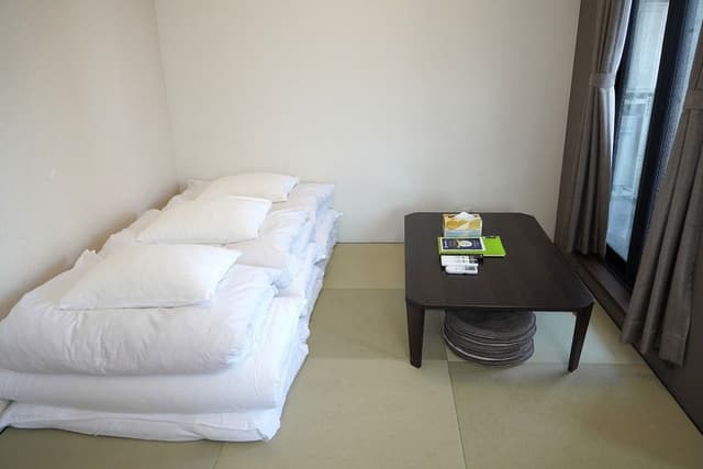 City Room, Balcony