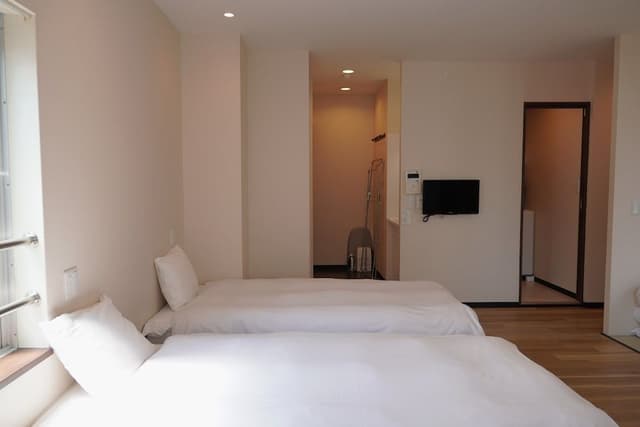 City Room, Balcony