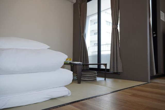 City Room, Balcony