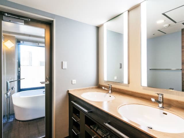 Premier Twin Room [No Smoking] Extra beds will be provided depends on the number of adults
