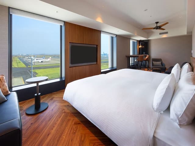 Junior Suite, Multiple Beds, Non Smoking, Airport View (Single Use)