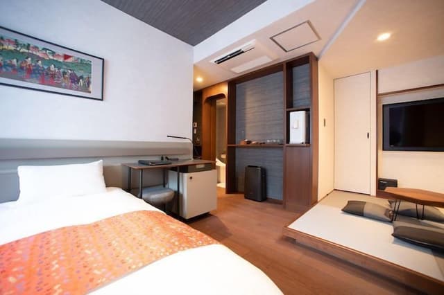 Deluxe Double or Twin Room