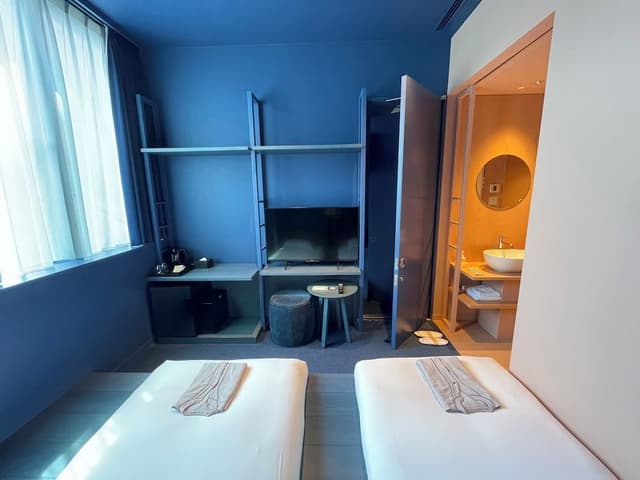 [Dark Blue] Connecting Room A, Non Smoking