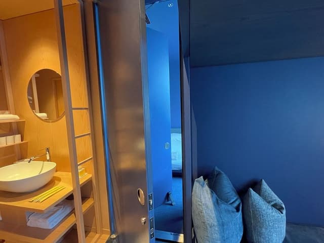 [Dark Blue] Connecting Room A, Non Smoking