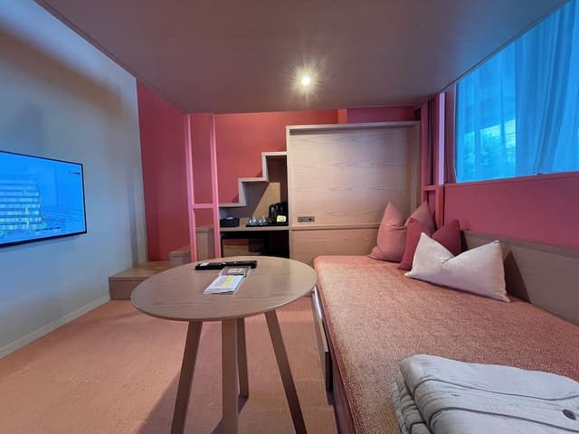 [Pink] Loft Room A, Non Smoking