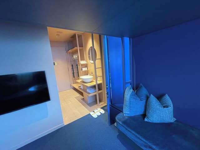 [Dark Blue] Connecting Room A, Non Smoking