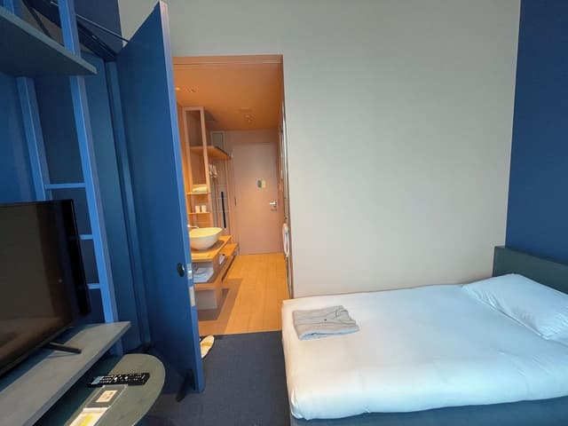[Dark Blue] Connecting Room A, Non Smoking