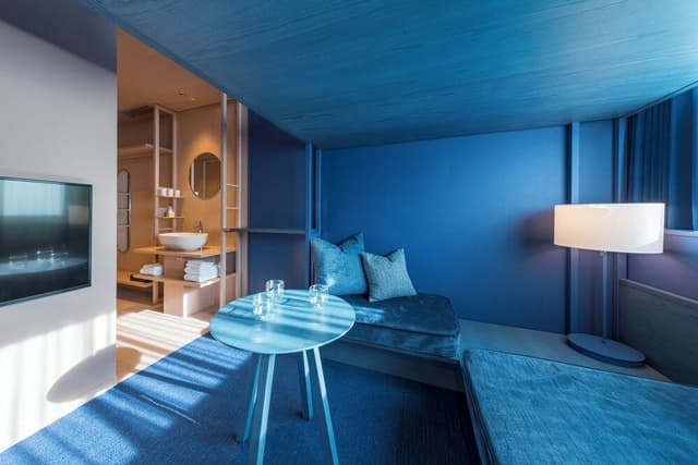 [Dark Blue] Connecting Room A, Non Smoking