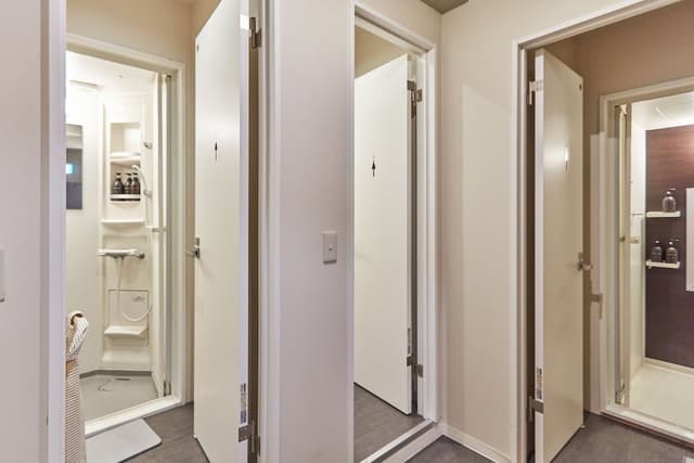 Single Room, Shared Bathroom (Women only)