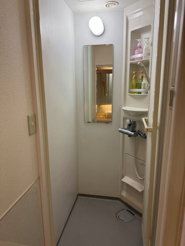 Capsule Room for Women Only, Shower only, Non Smoking