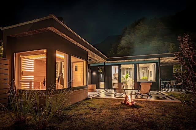 Western Style Sauna Villa [SLIT]