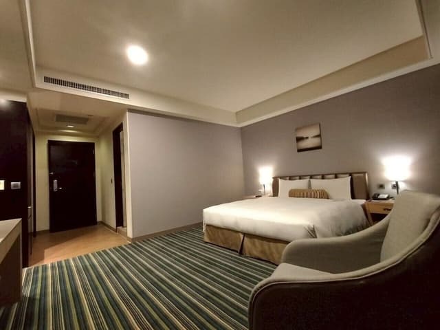 Business Single (No bathtub)