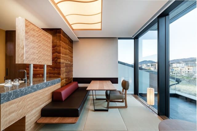 Suite, Balcony (River)