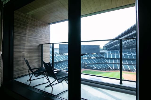 Field View, Darvish & Ohtani Suite, Non-Smoking