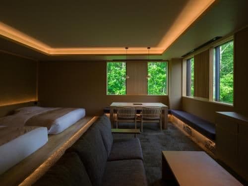 302 Corner Suite with View Bath - Non Smoking