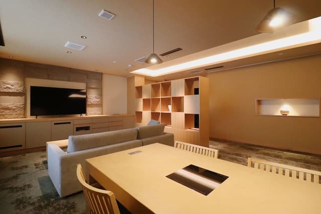Luxury Suite 101, meals delivered to guest room's private door (Self-service), Non Smoking